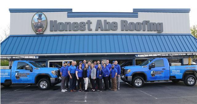 honest-abes-roofing-new-pic-of-teamcrew-in-front-of-th-store.png